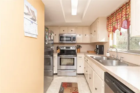 10200 Zebrafinch Avenue Weeki Wachee FL 34614