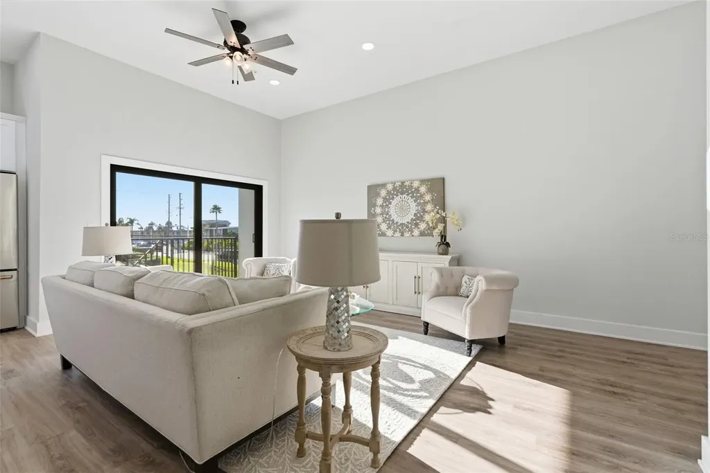 11605 1st Street E Treasure Island FL 33706