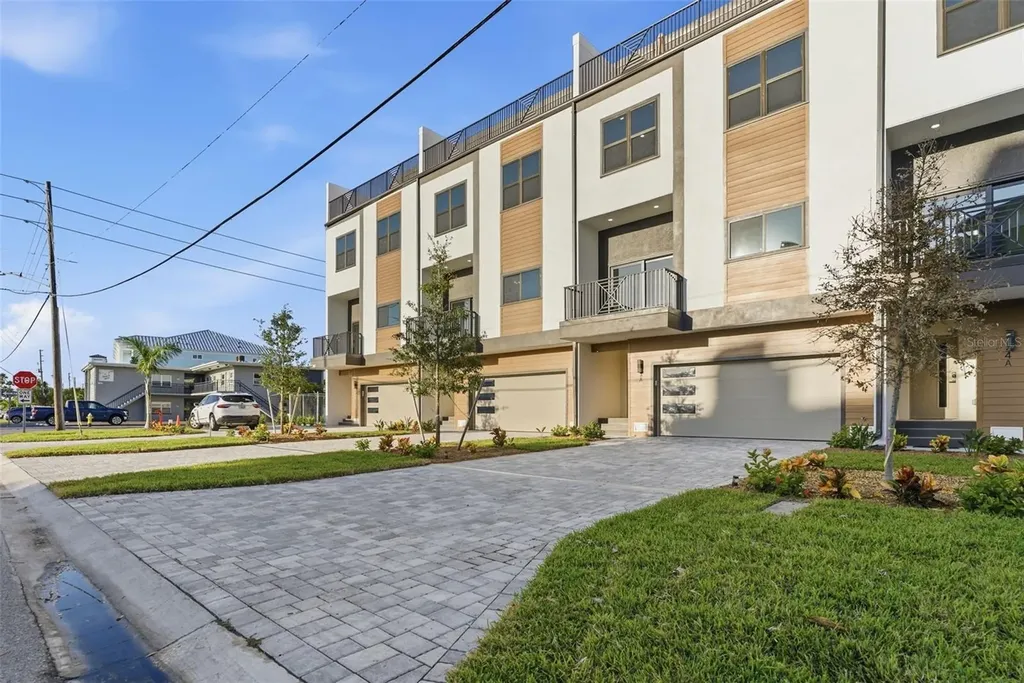 11605 1st Street E Treasure Island FL 33706
