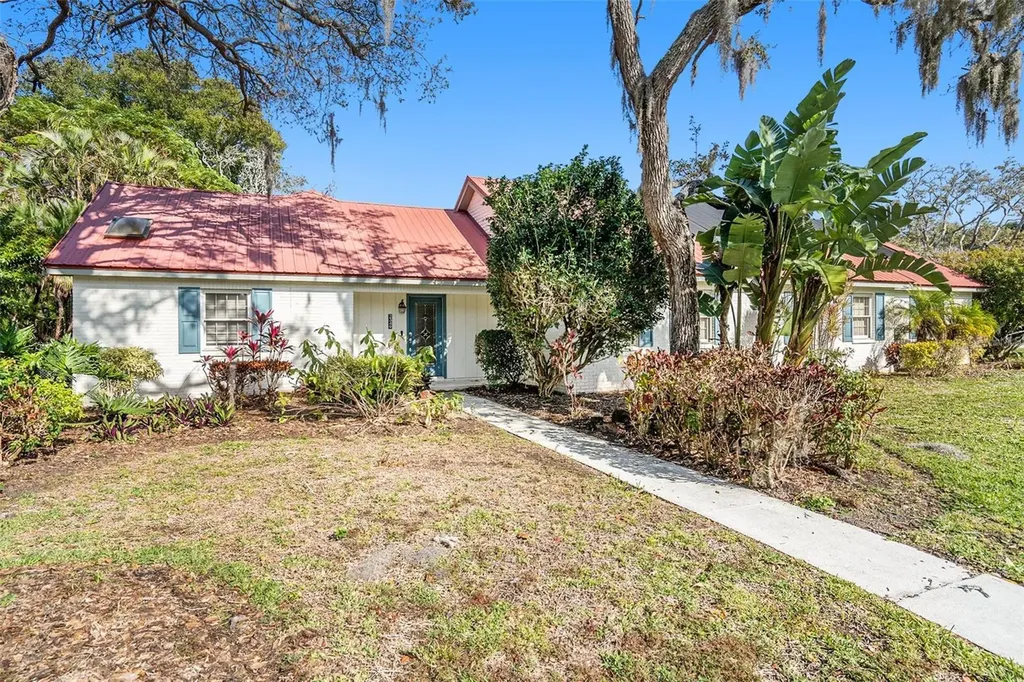 2349 Kings Point Drive Largo FL 33774