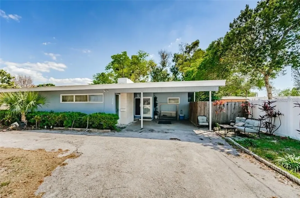 512 52nd Avenue S St Petersburg FL 33705