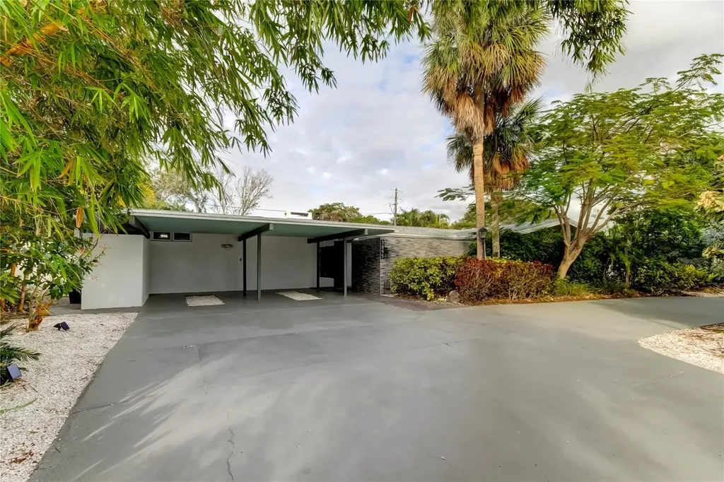 3895 50th Avenue S St Petersburg FL 33711