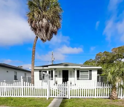 4813 1st Avenue S St Petersburg FL 33711