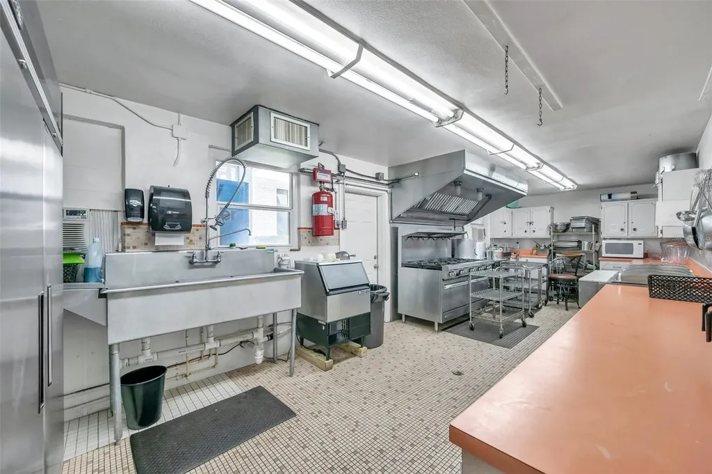 4851 W Gandy Boulevard Tampa FL 33611