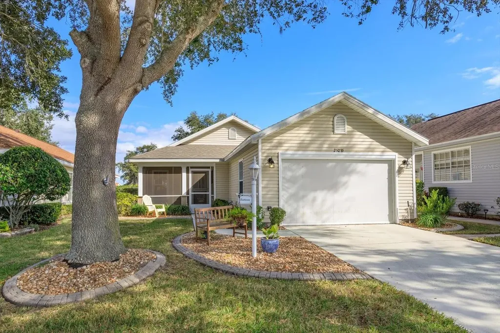 25235 Cranes Roost Circle Leesburg FL 34748
