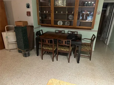 6845 33rd Avenue N St Petersburg FL 33710