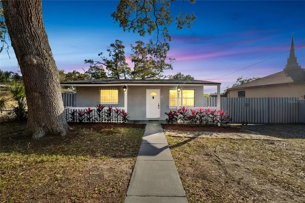 2414 18th Avenue S St Petersburg FL 33712