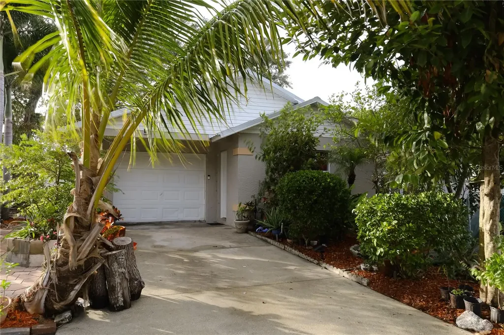1211 Drive Martin Luther King Jr Place Palmetto FL 34221