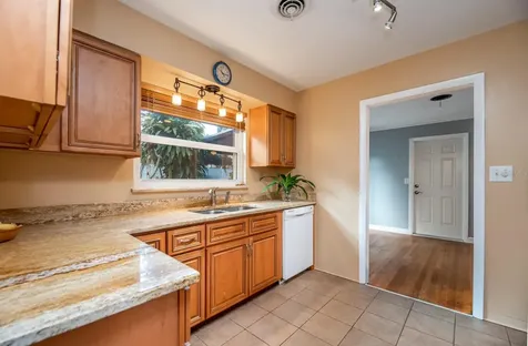 2030 57th Avenue N St Petersburg FL 33714