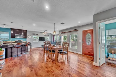 3327 6th Avenue N St Petersburg FL 33713