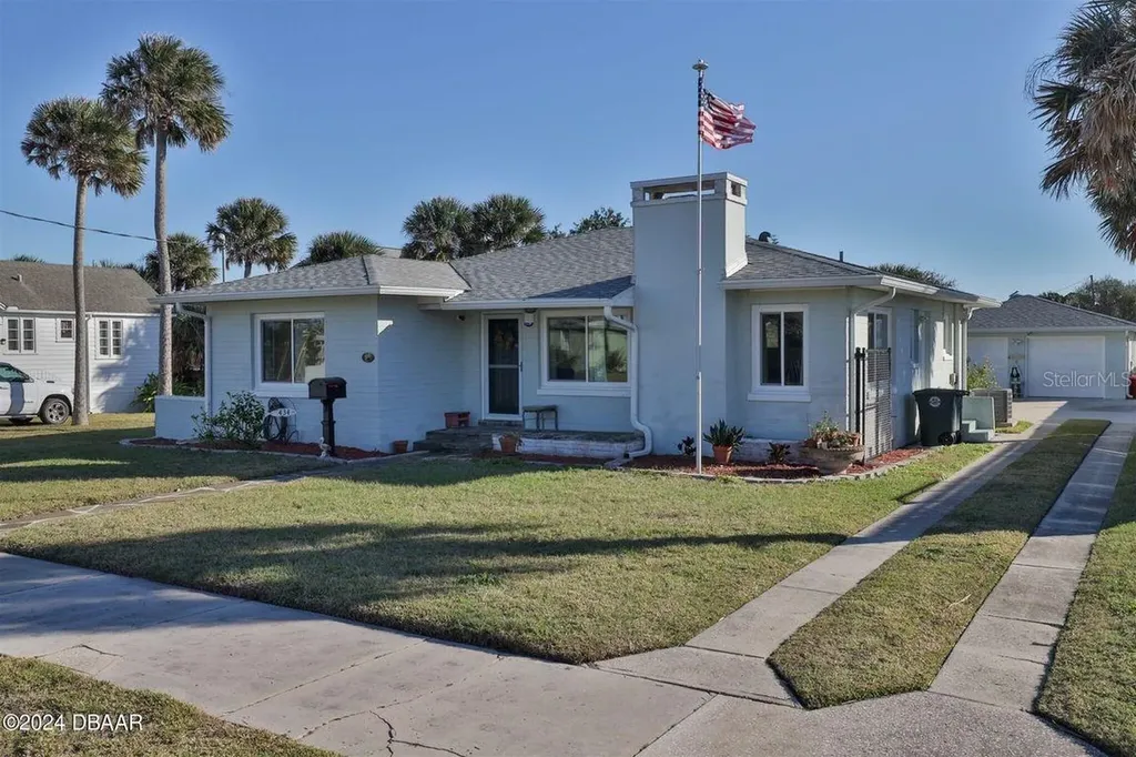 434 Pelican Avenue Daytona Beach FL 32118