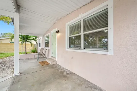 8324 41st Avenue N St Petersburg FL 33709
