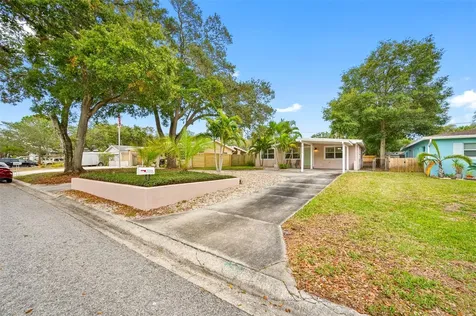 8324 41st Avenue N St Petersburg FL 33709