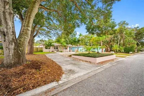 8324 41st Avenue N St Petersburg FL 33709