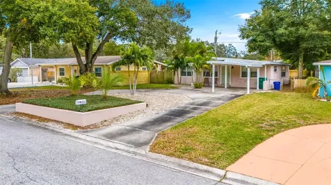 8324 41st Avenue N St Petersburg FL 33709