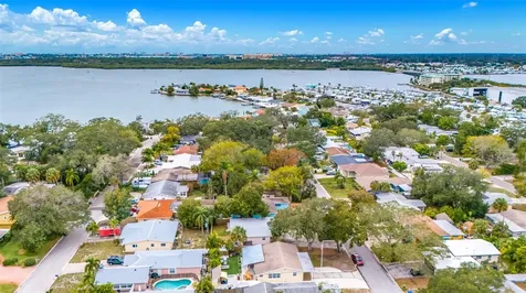 8324 41st Avenue N St Petersburg FL 33709
