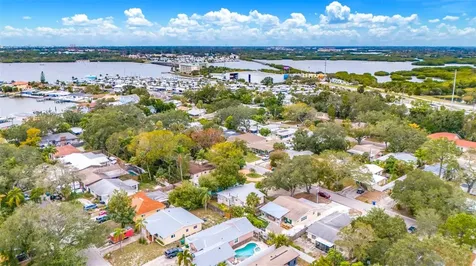8324 41st Avenue N St Petersburg FL 33709