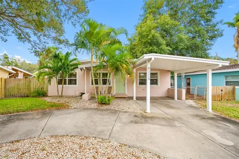 8324 41st Avenue N St Petersburg FL 33709