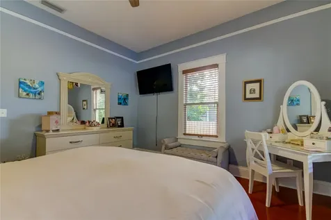 5709 N Seminole Avenue Tampa FL 33604