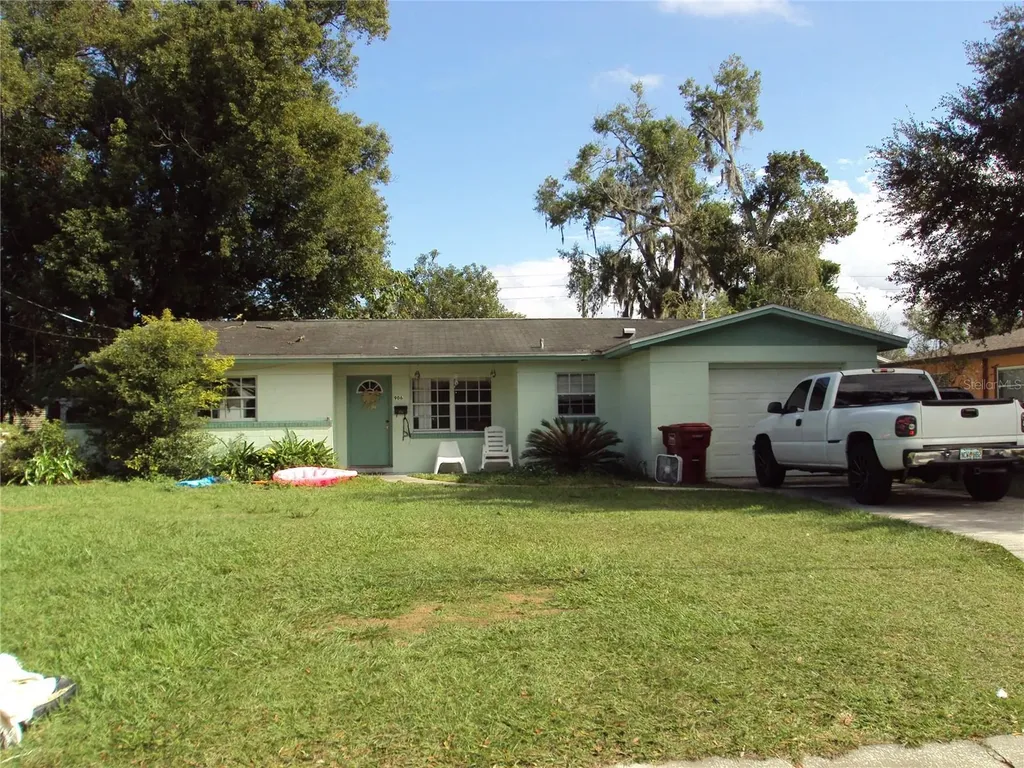 906 N Nancy Terrace Plant City FL 33563