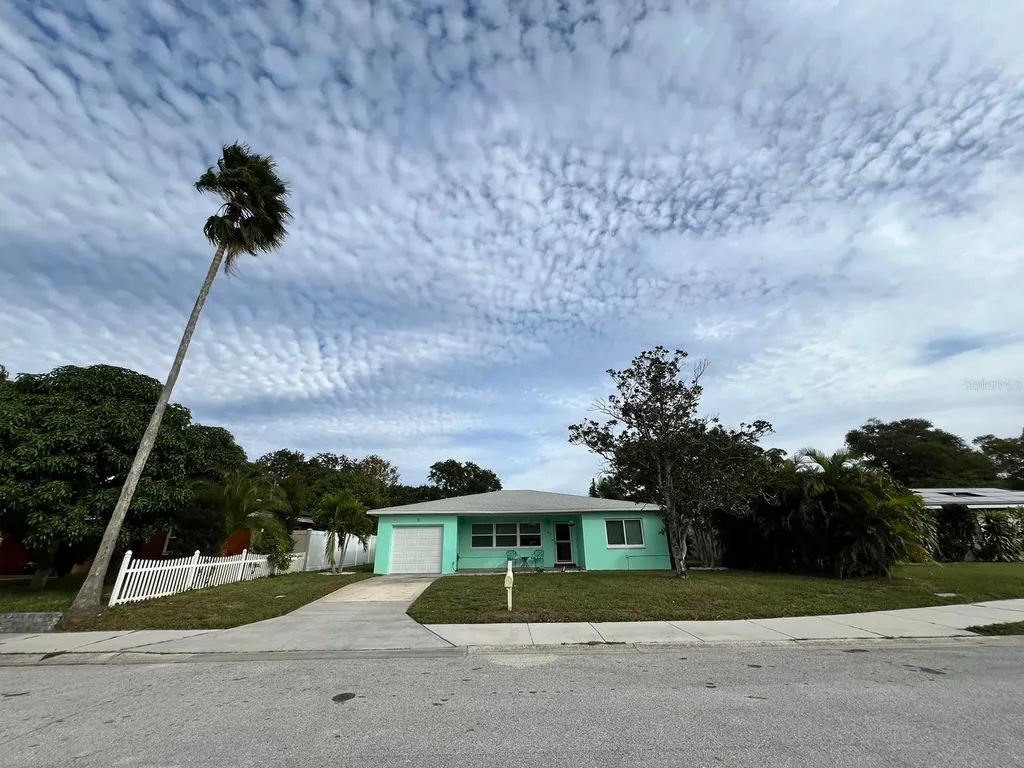 5 N Venus Avenue Clearwater FL 33755