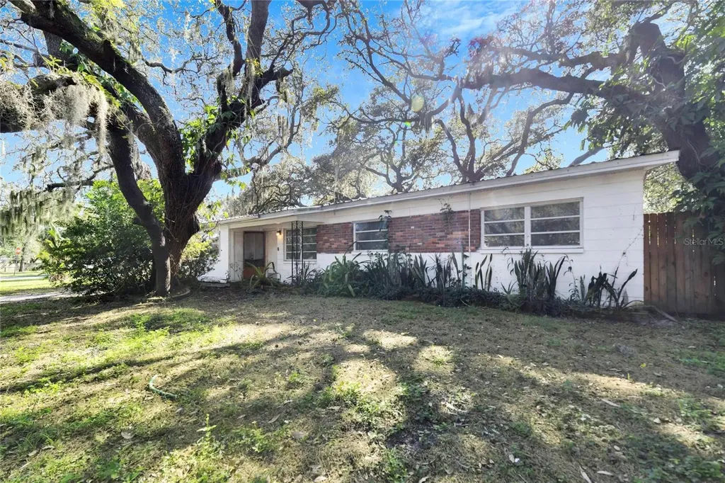 1817 E Annona Avenue Tampa FL 33612