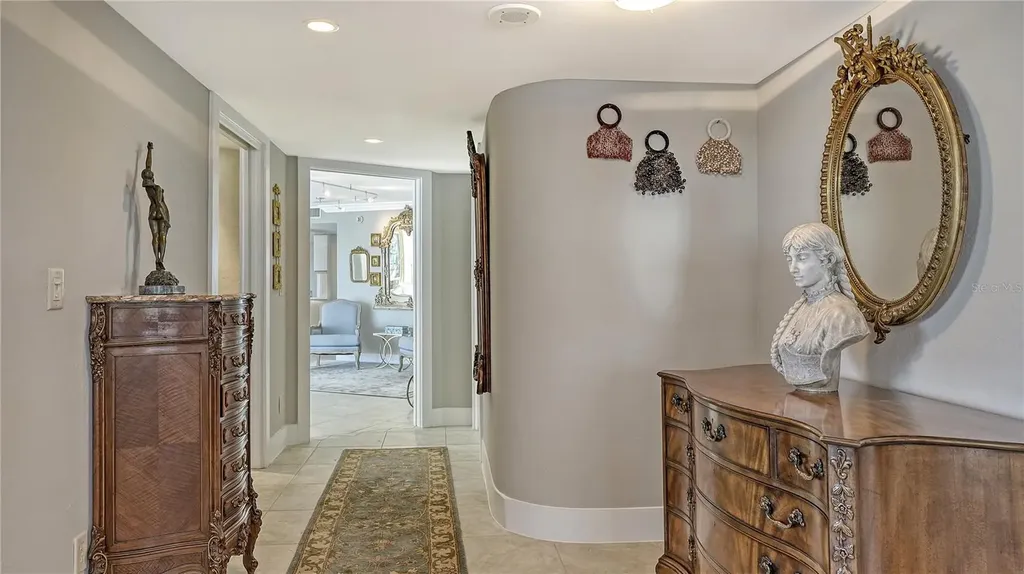 435 S Gulfstream Avenue Sarasota FL 34236