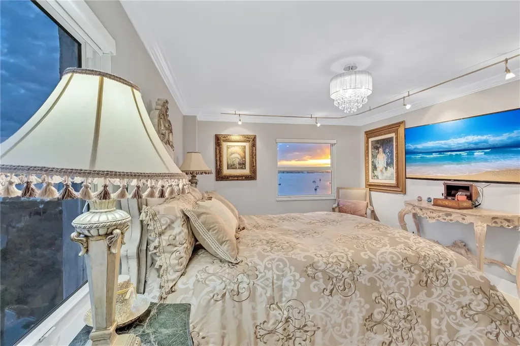 435 S Gulfstream Avenue Sarasota FL 34236