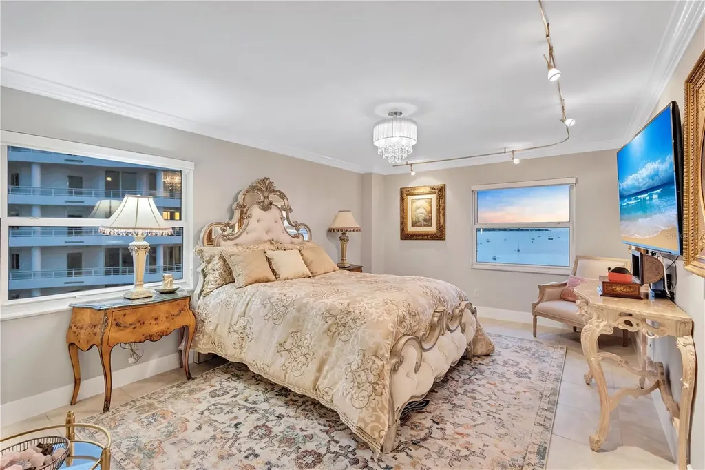 435 S Gulfstream Avenue Sarasota FL 34236