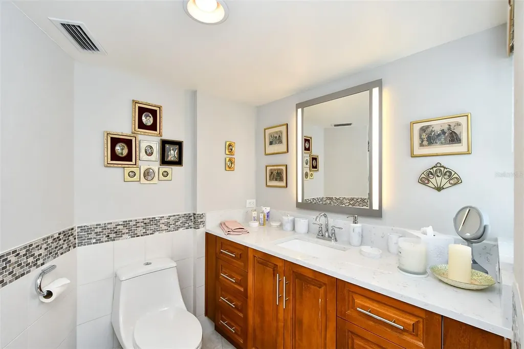 435 S Gulfstream Avenue Sarasota FL 34236