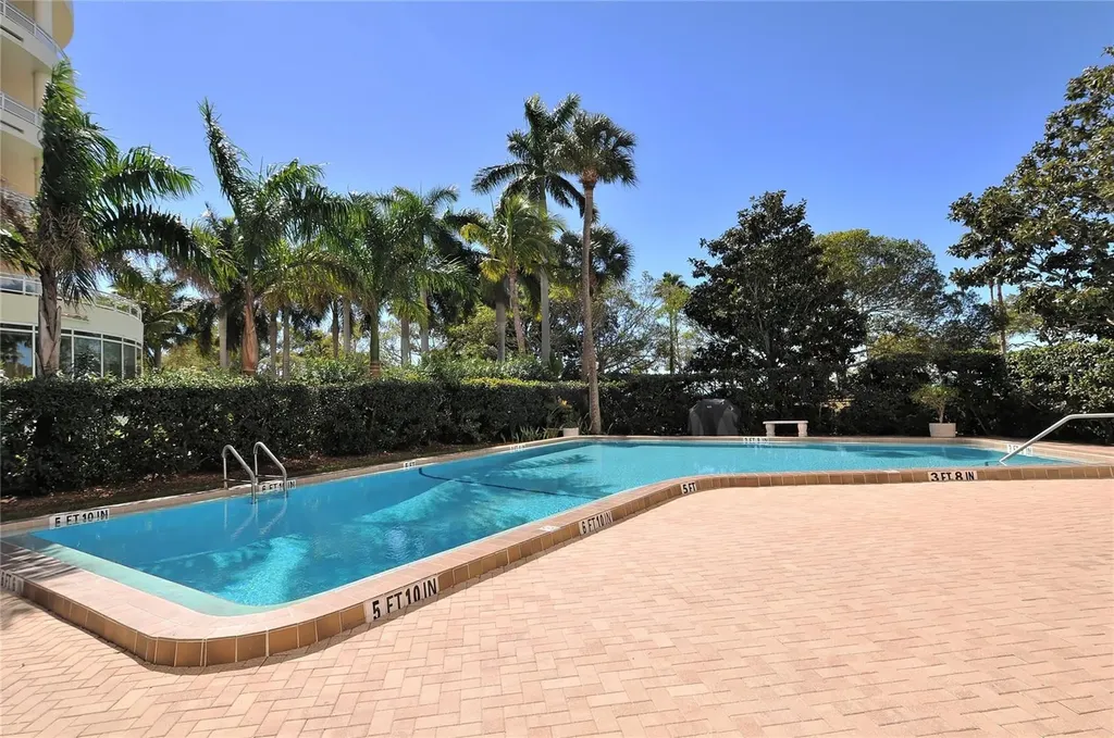 435 S Gulfstream Avenue Sarasota FL 34236