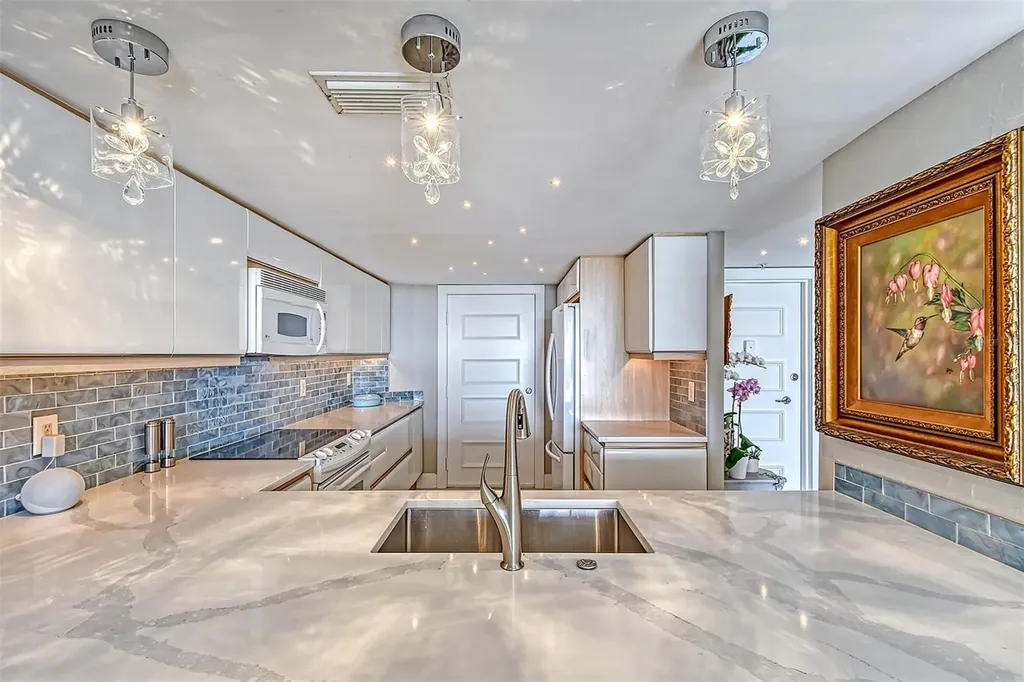 435 S Gulfstream Avenue Sarasota FL 34236