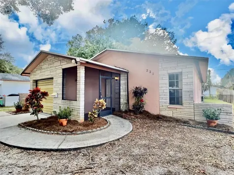 221 NE Monroe Circle N St Petersburg FL 33702