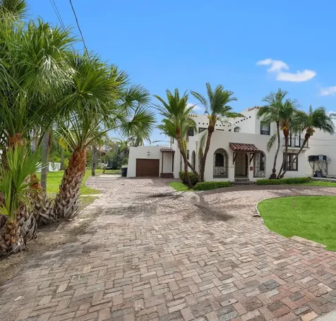 1936 Arrowhead Drive NE St Petersburg FL 33703