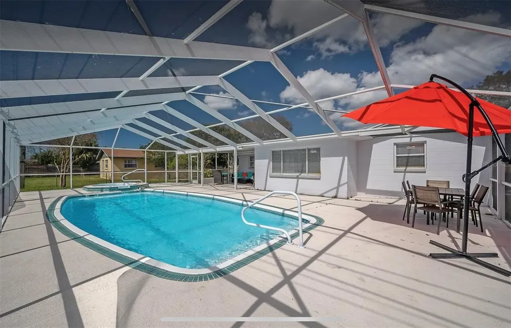 8628 Magnolia Drive Seminole FL 33777