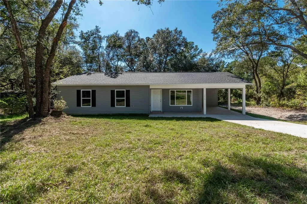39 Bay Court Pass Ocklawaha FL 32179