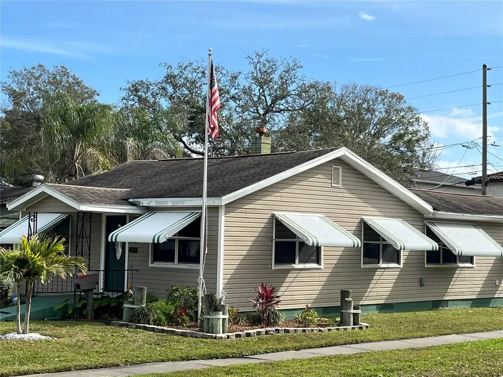 488 36th Avenue N St Petersburg FL 33704