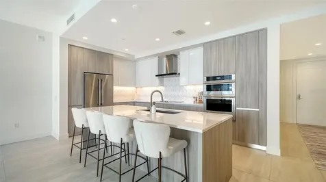 301 Quay Commons Drive Sarasota FL 34236