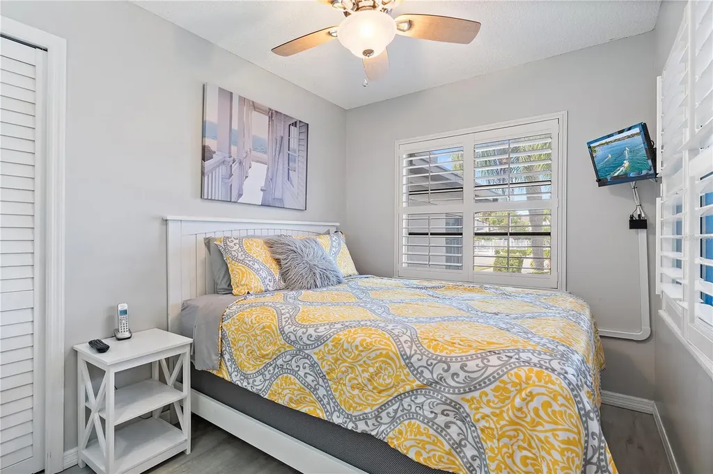 1374 Siesta Bayside Drive Sarasota FL 34242