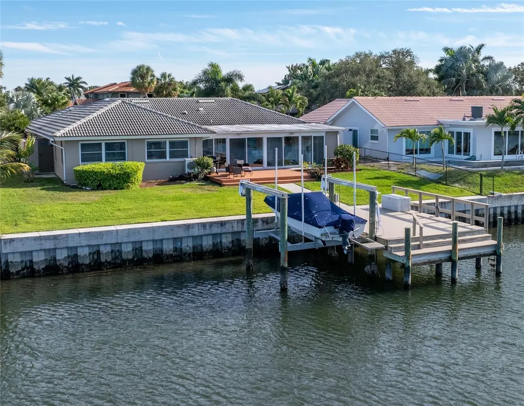 4736 Overlook Drive NE St Petersburg FL 33703