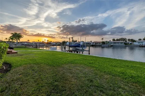 4736 Overlook Drive NE St Petersburg FL 33703