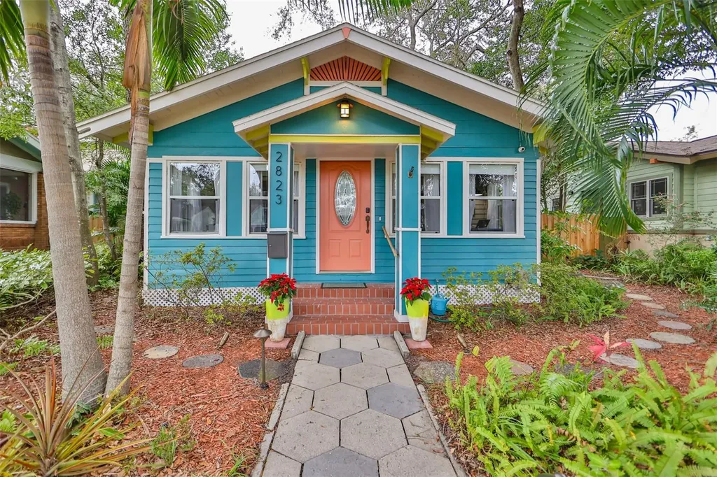 2823 Burlington Avenue N St Petersburg FL 33713