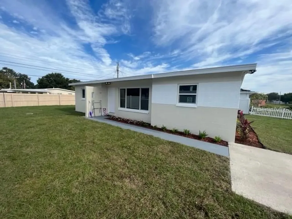 8757 94th Avenue Seminole FL 33777