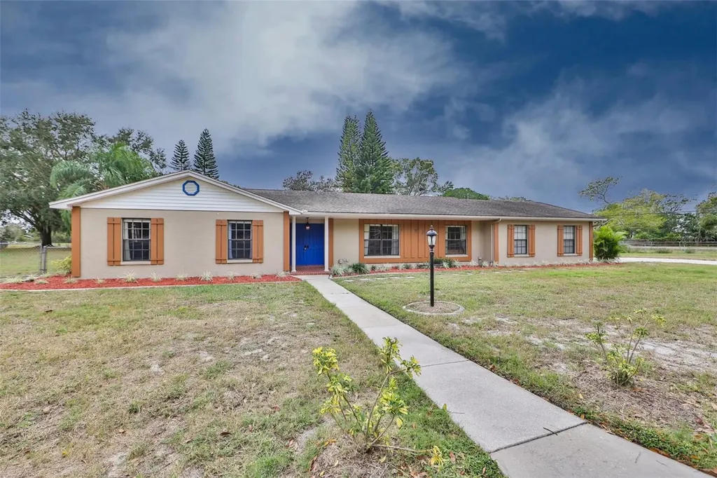 920 Lakeview Drive Wimauma FL 33598