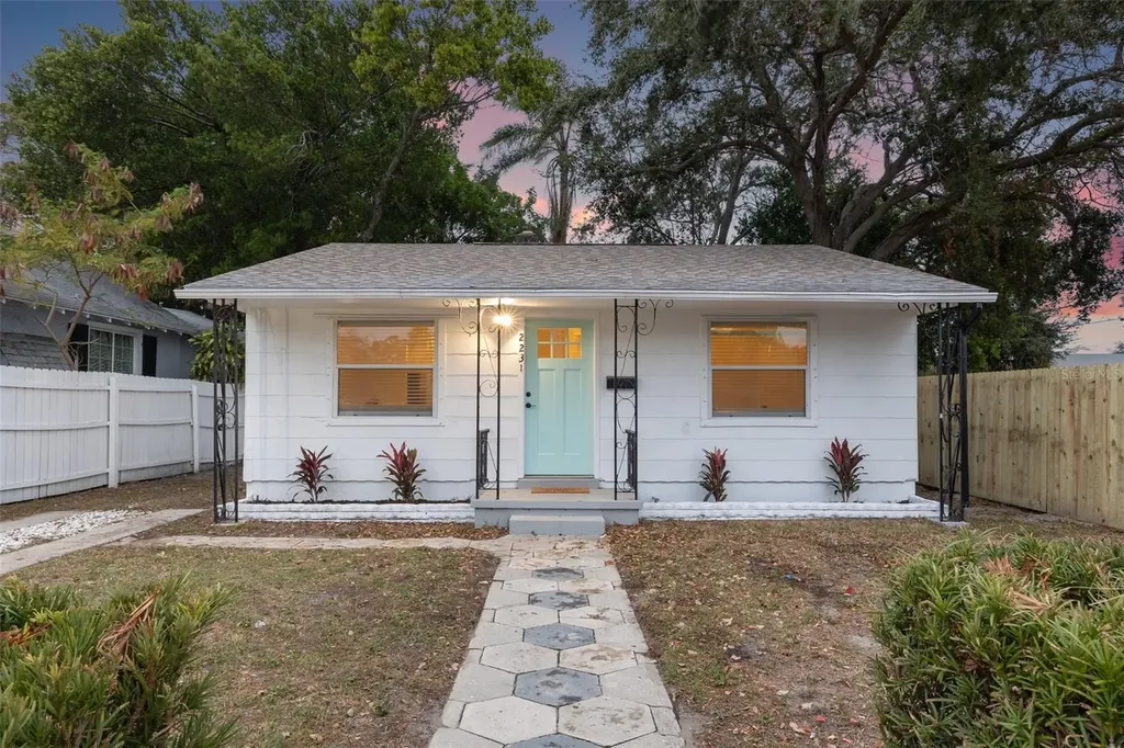 2231 15th Avenue S St Petersburg FL 33712