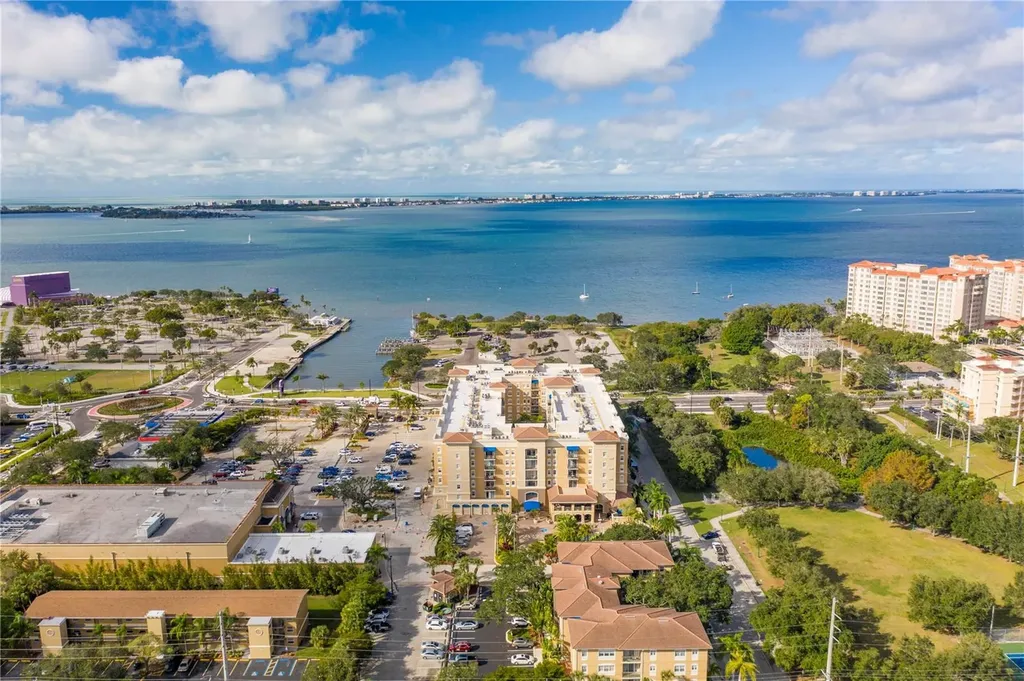 1064 N Tamiami Trail Sarasota FL 34236