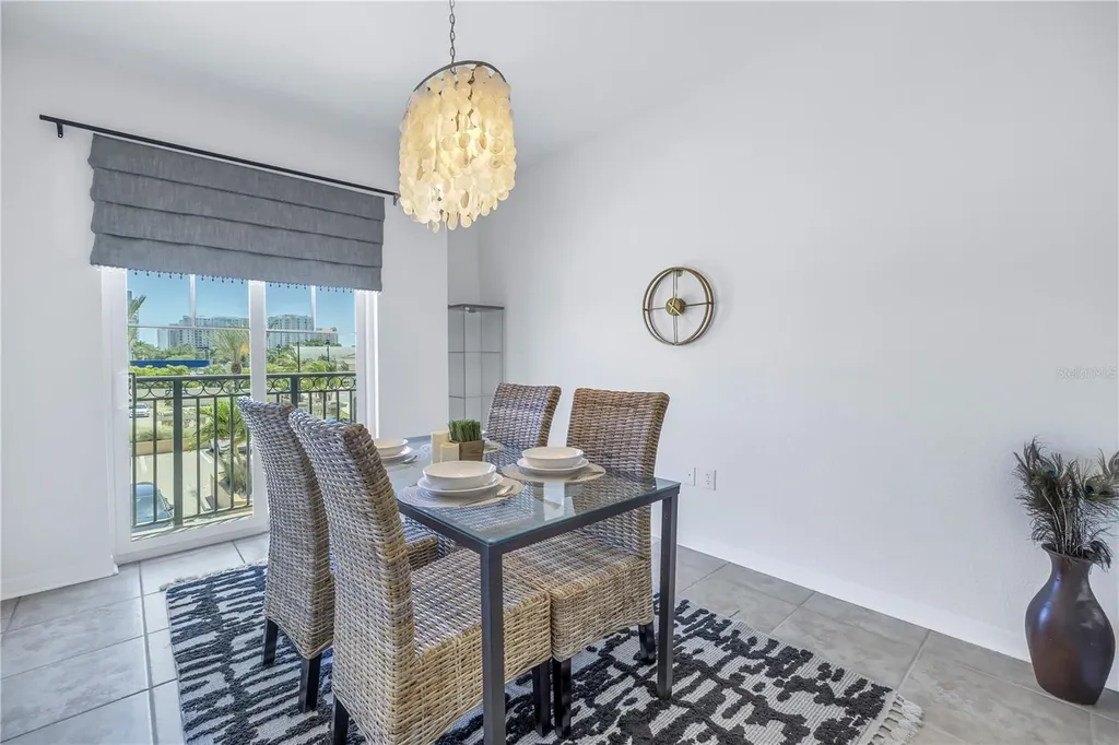 1064 N Tamiami Trail Sarasota FL 34236