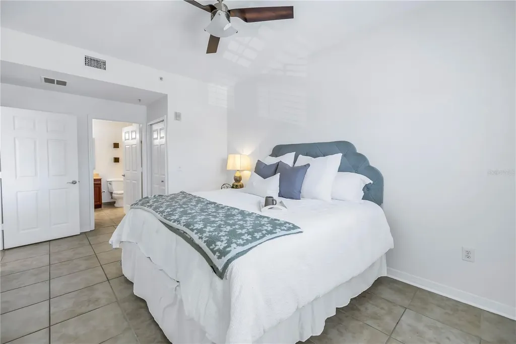 1064 N Tamiami Trail Sarasota FL 34236