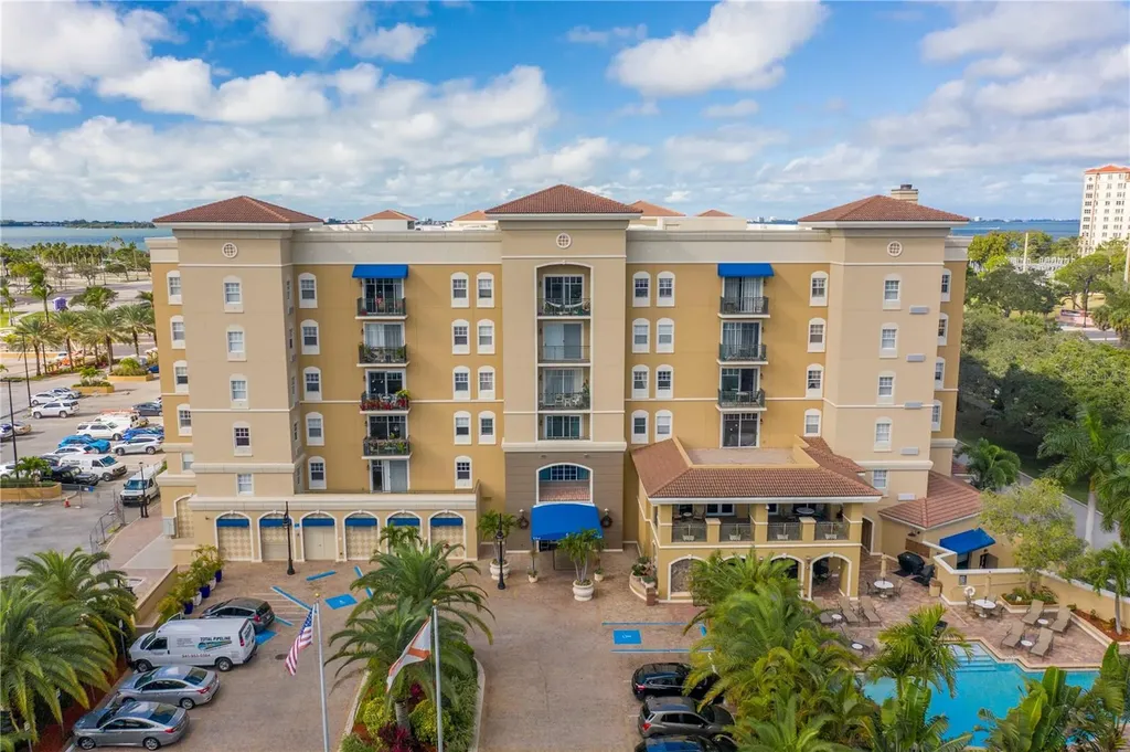 1064 N Tamiami Trail Sarasota FL 34236