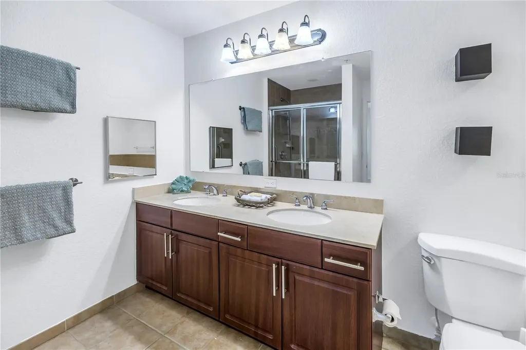 1064 N Tamiami Trail Sarasota FL 34236
